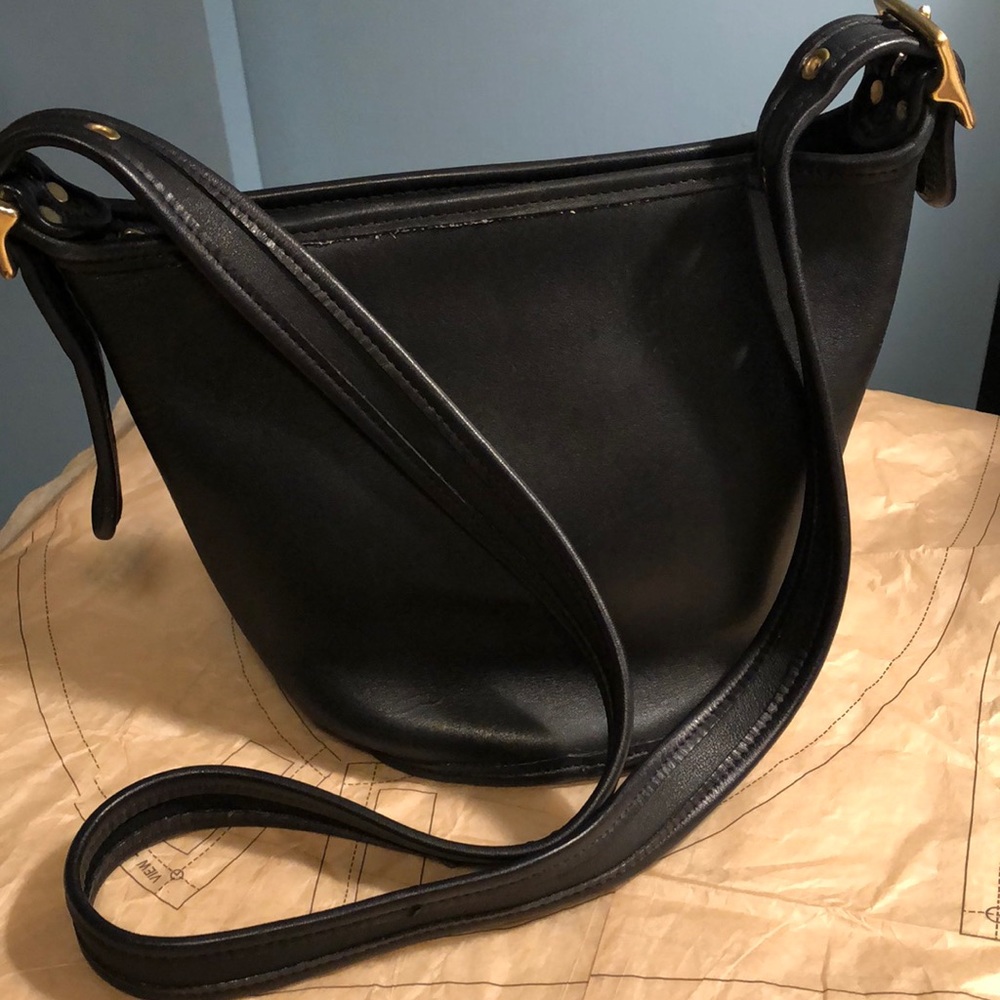 Coach Maggie bucket # 9019 mini bag!! 🇺🇸